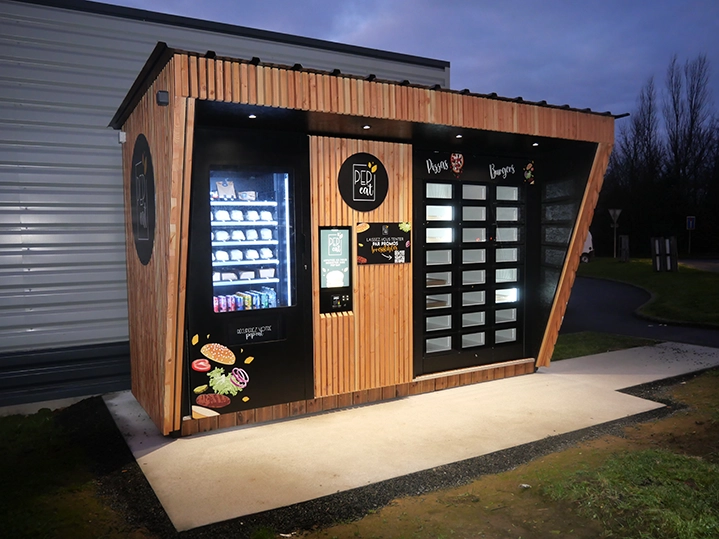 Best of Box avec distributeur automatique de burgers et casiers automatiques connectés