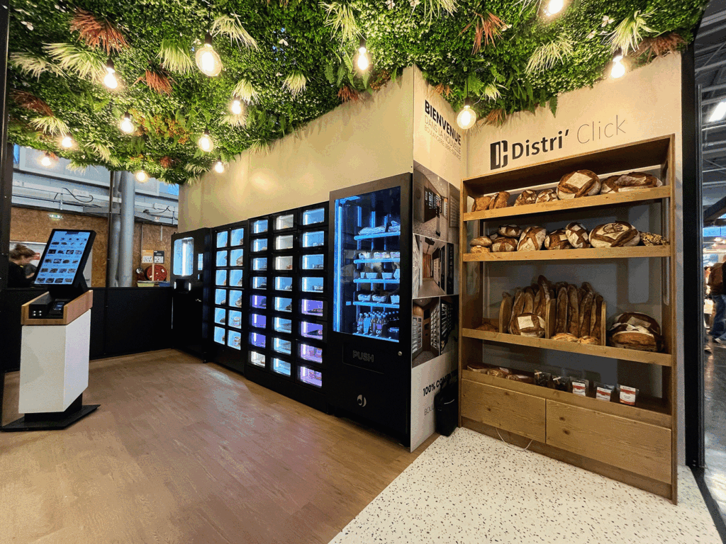 Magasin semi-automatique Distri'Click : distributeur automatique clé en main, personnalisable, pour vente 24/7 de produits frais, snacks et plats cuisinés – Solution française innovante et connectée