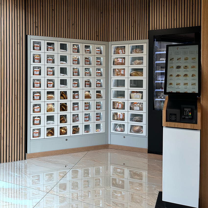 Magasin de boulangerie semi-automatique Le Sémillon à Landemont, avec casiers automatiques pour pains et viennoiseries et borne de commande en libre-service, accessible en intérieur.
