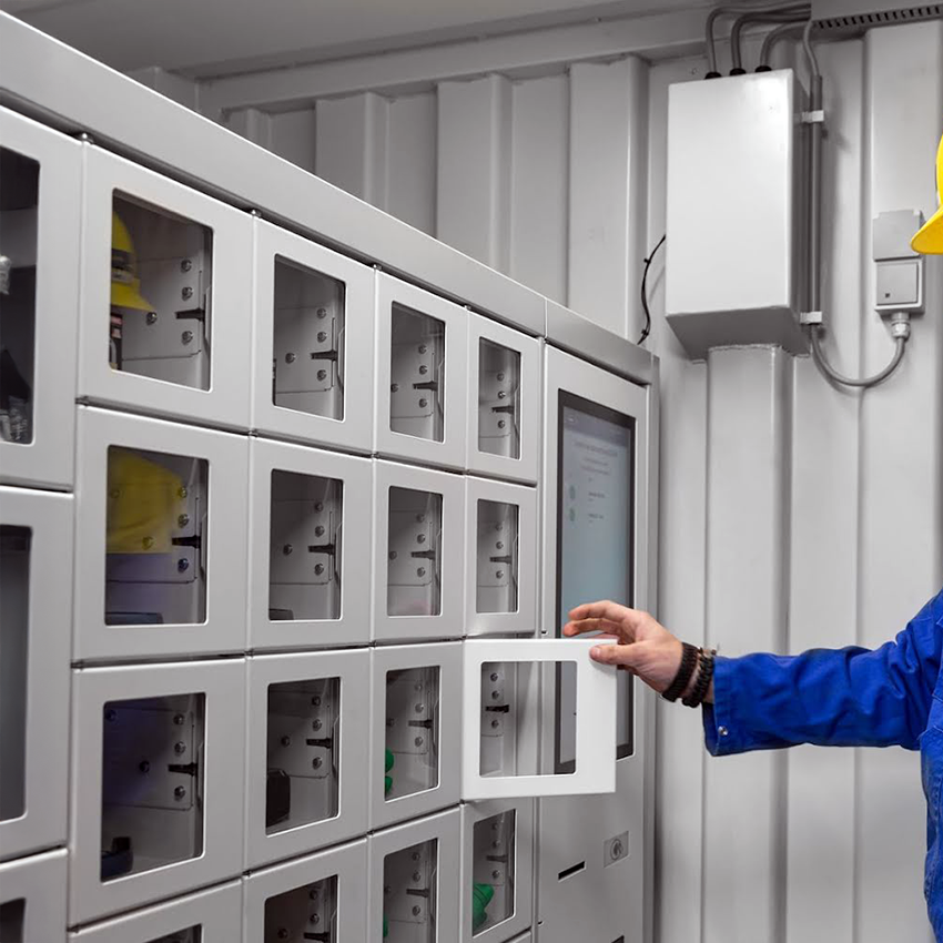 Solution de casiers automatiques sécurisés pour industrie et sites professionnels, permettant la gestion et la distribution de matériel en libre-service.
